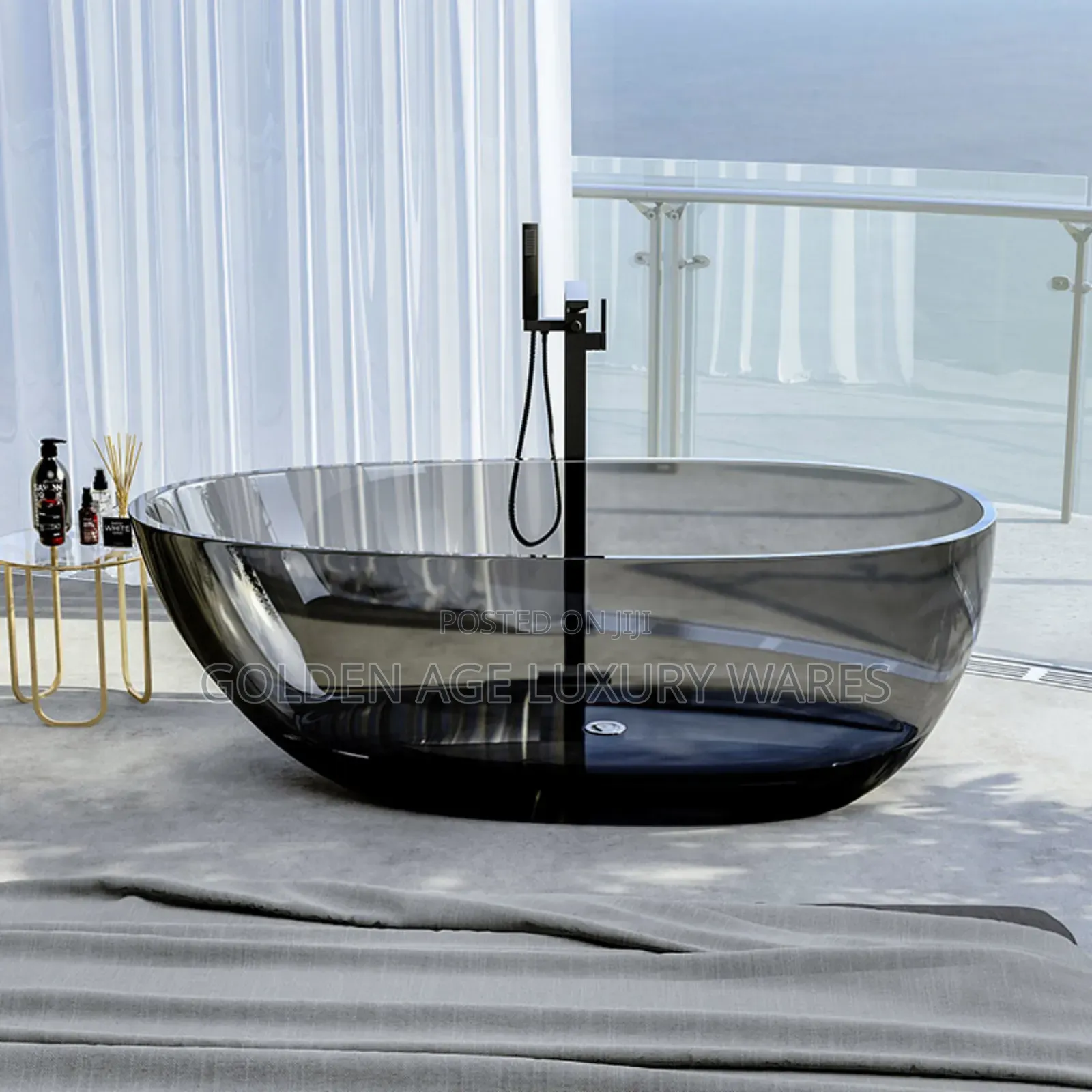 Grey Translucent Glass Bathtub for 7 Star Bathroom