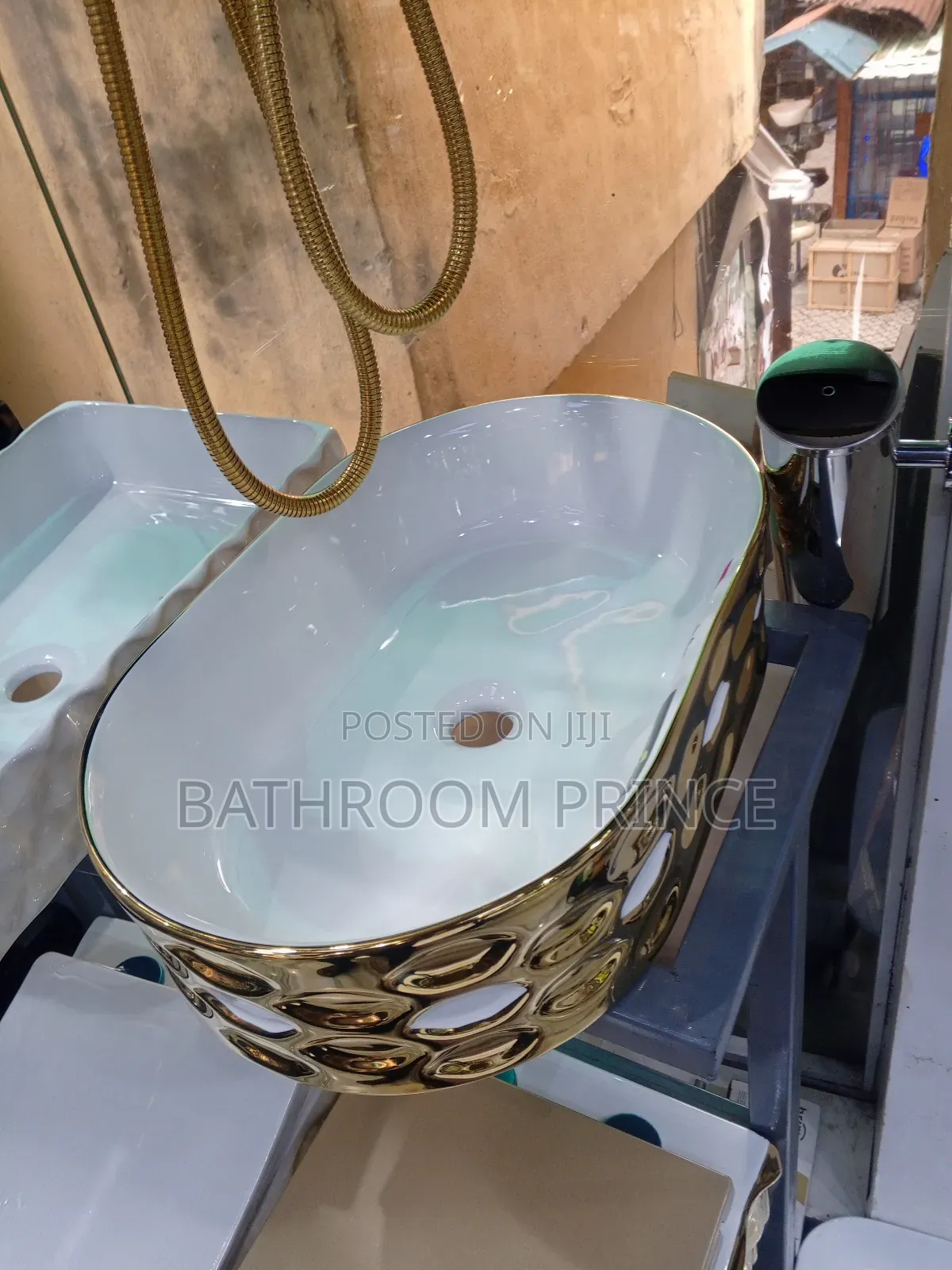 Shinning Gold and White Countertop Basin