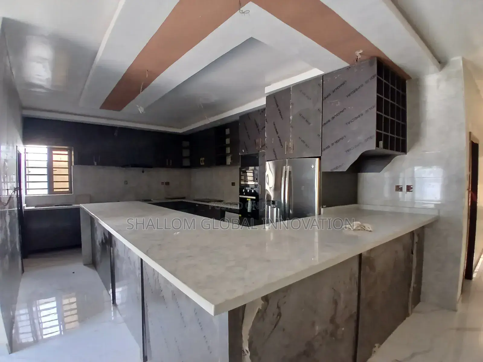 5bdrm Apartment in Elebu, Oluyole for sale