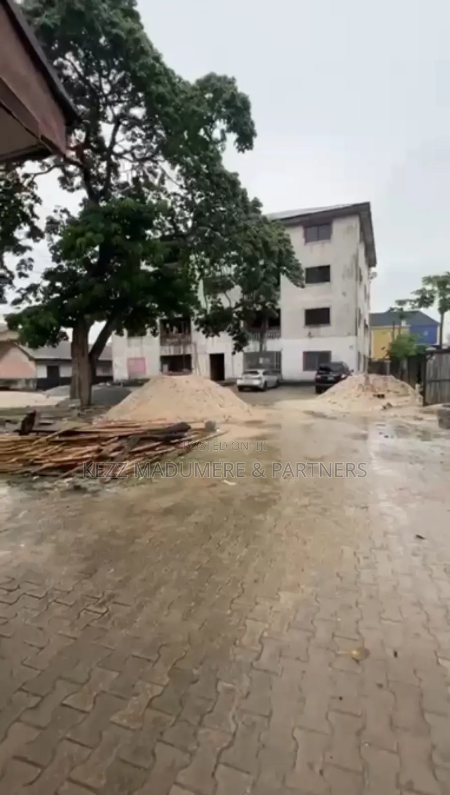 For Sale : Non Functional Apartment Hotel Near New Gra , Ph