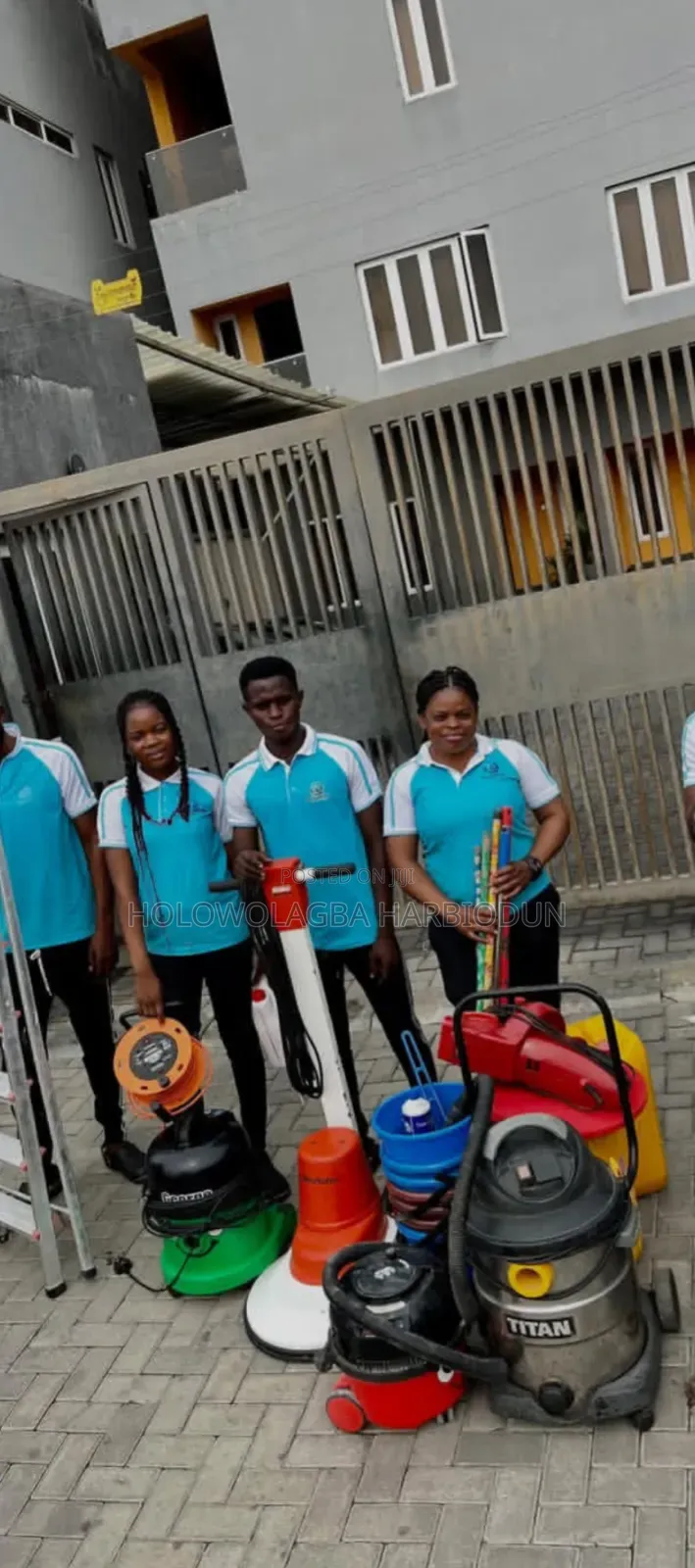 De Lustrous Cleaning, Upholstery and Fumigation Services