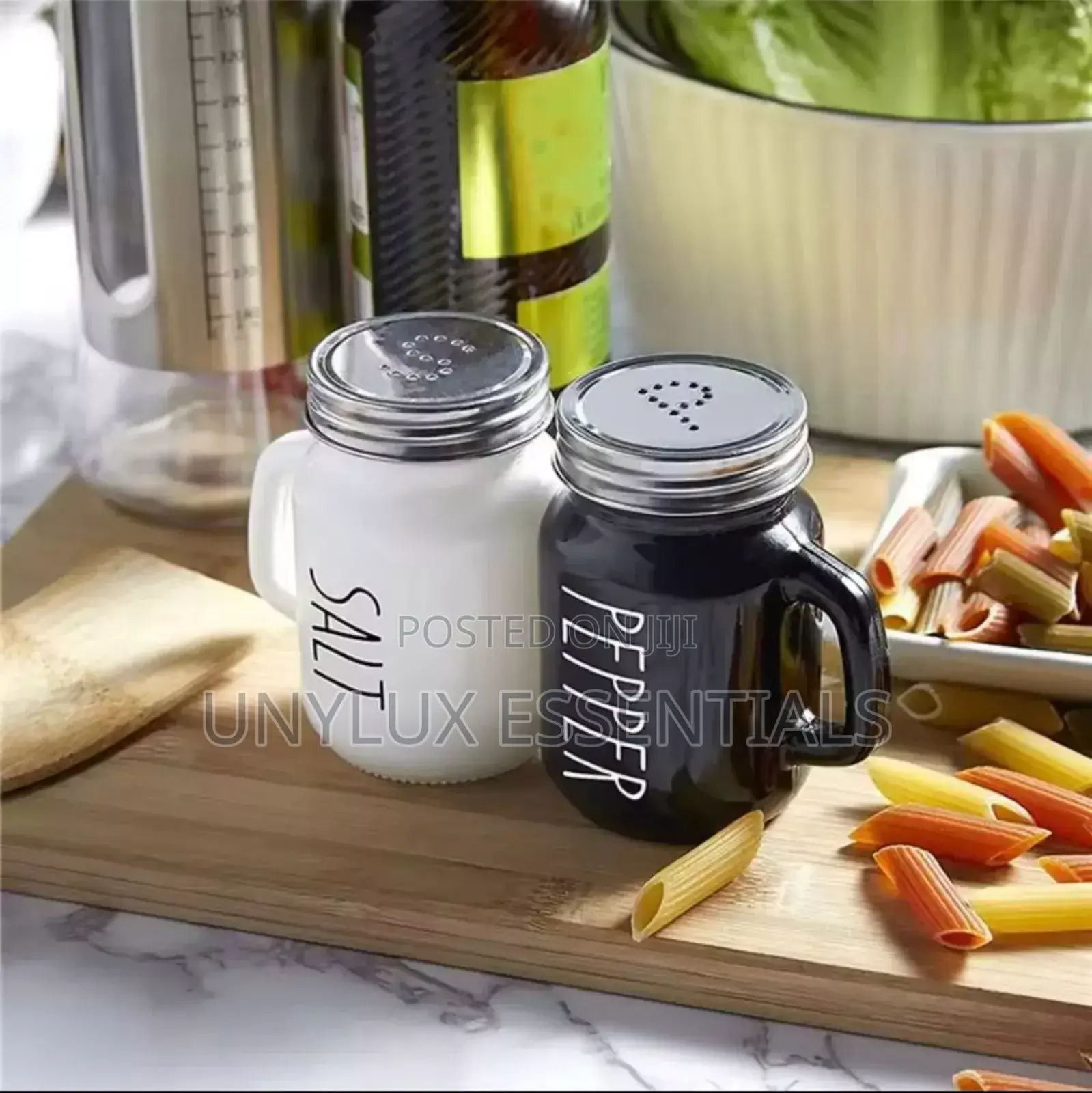 2pcs Spice Glass Salt and Pepper Shaker