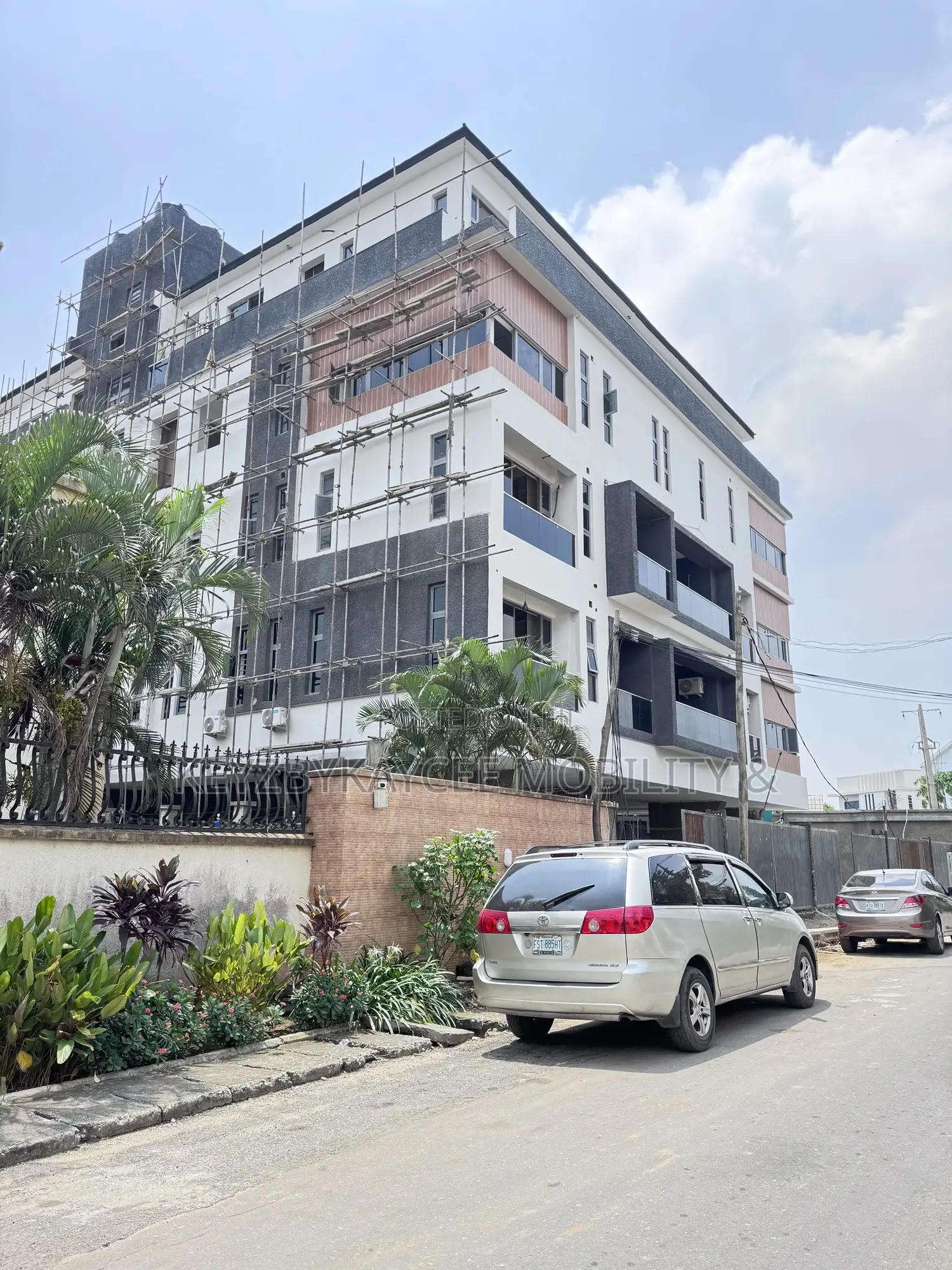 3bdrm Apartment in Ikeja for sale