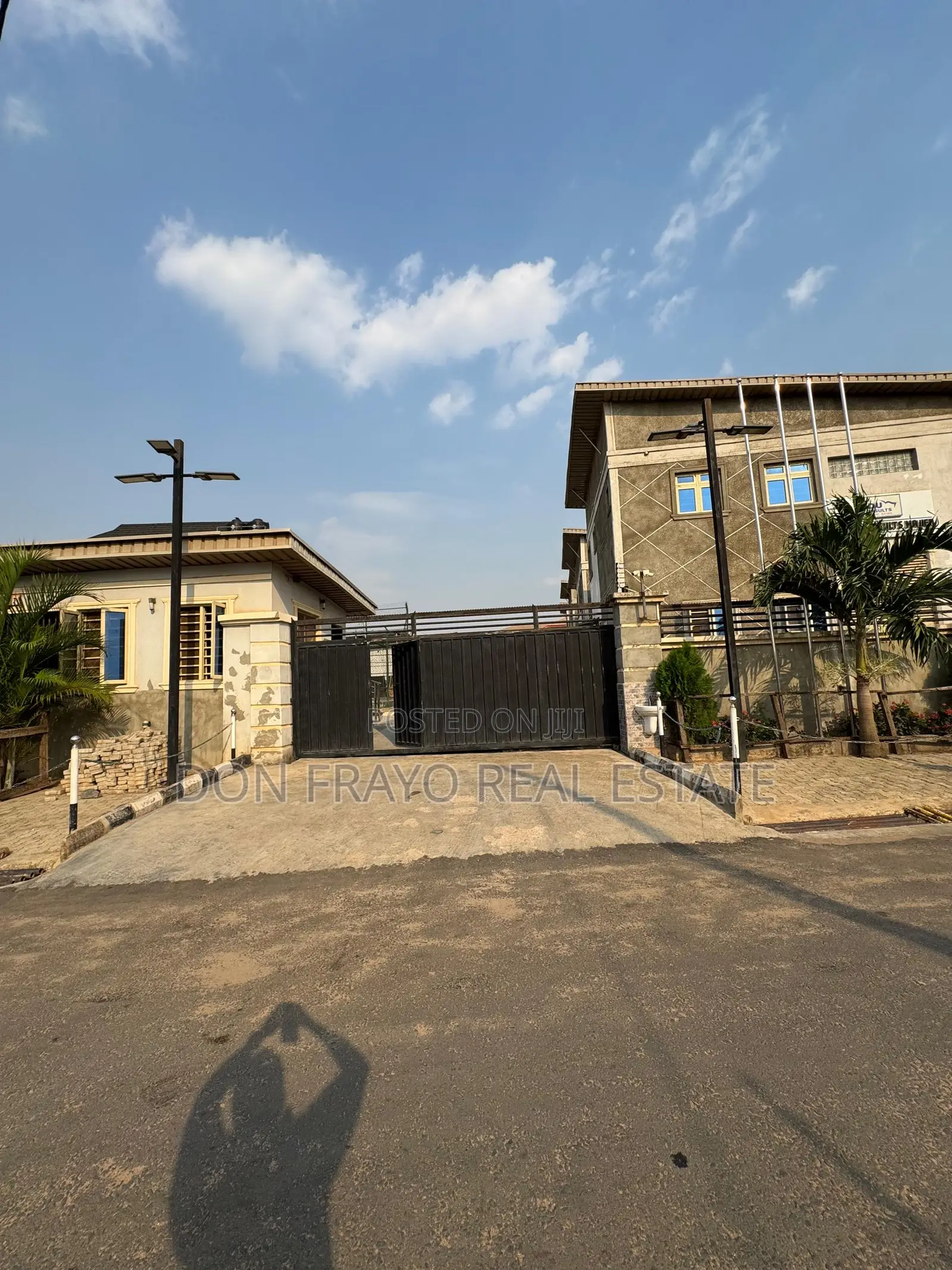 30 Rooms Mult-Use Commercial Property for Sale Off In’T Airport Alakia