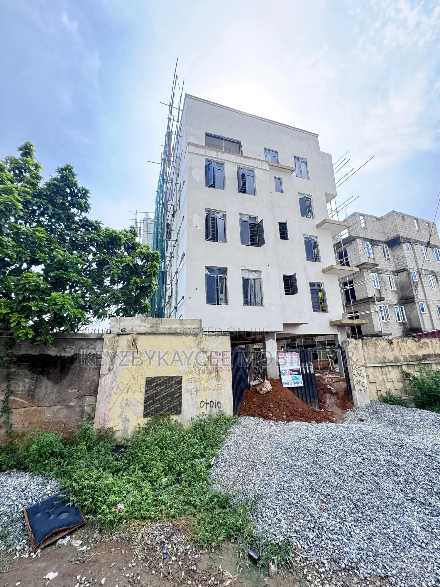 3bdrm Apartment in Shonibare Estate, Ikeja for sale