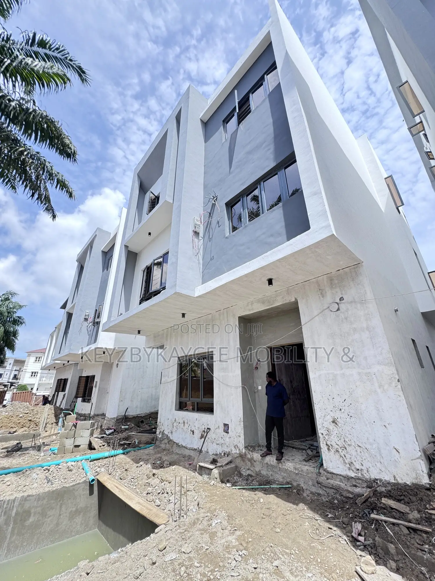 4bdrm Duplex in Surulere for sale