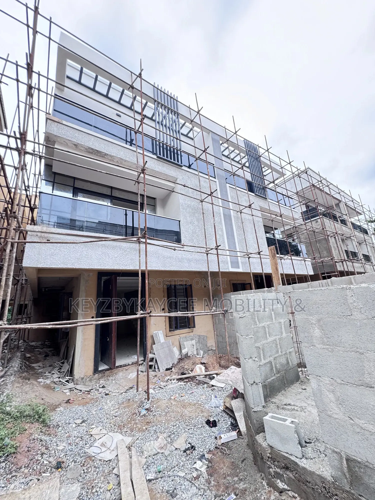 5bdrm Duplex in Ikeja Gra for sale