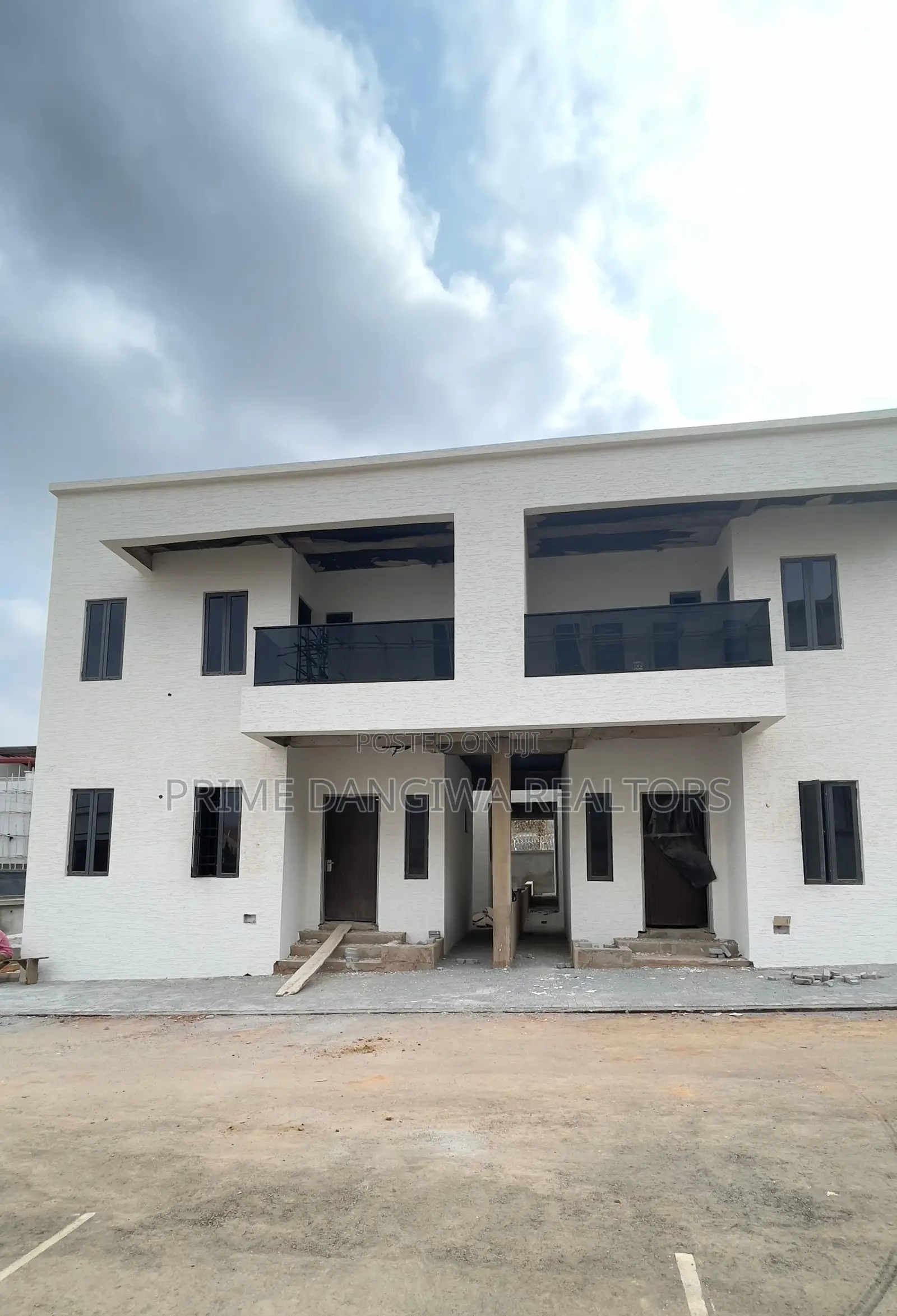 4bdrm Townhouse/Terrace in Apo Dutse for Sale