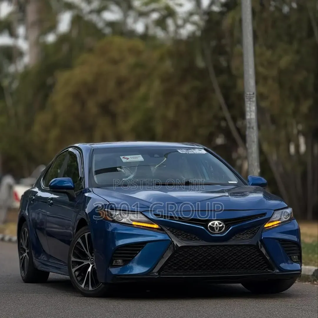 Toyota Camry SE Nightshade FWD 2020 Blue