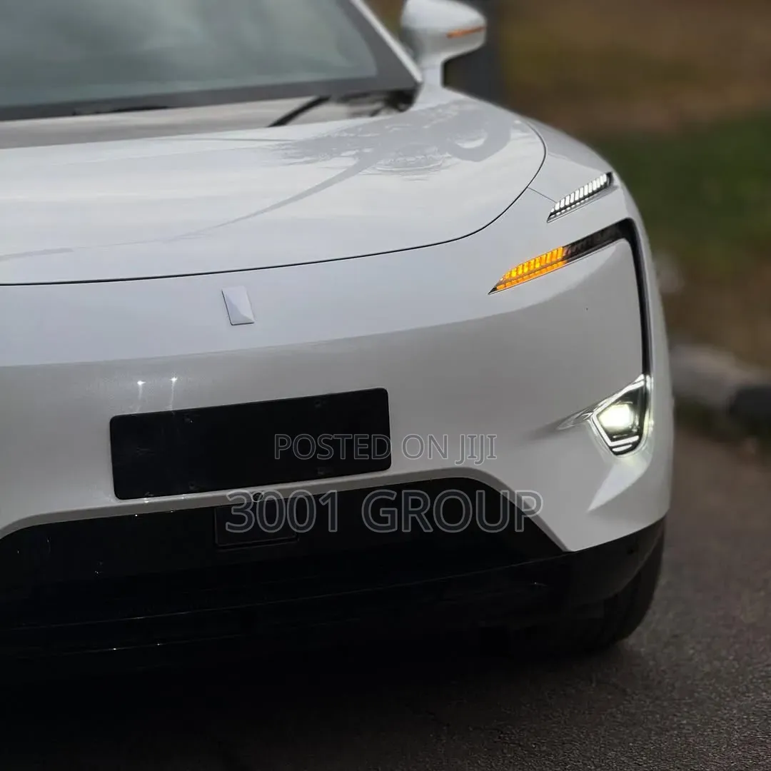 New Avatr 11 2025 Silver