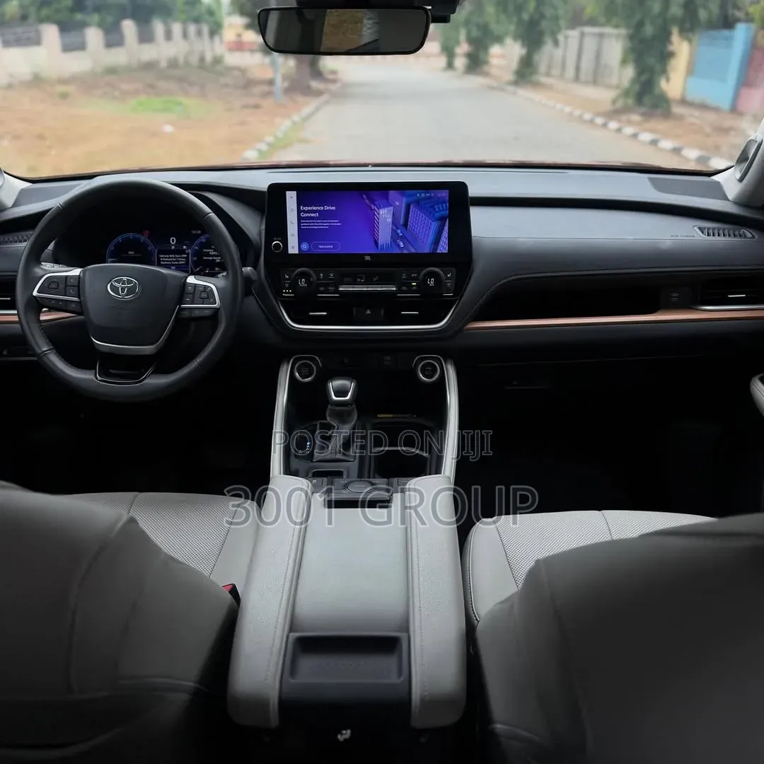 Toyota Highlander Limited 2025 Burgundy