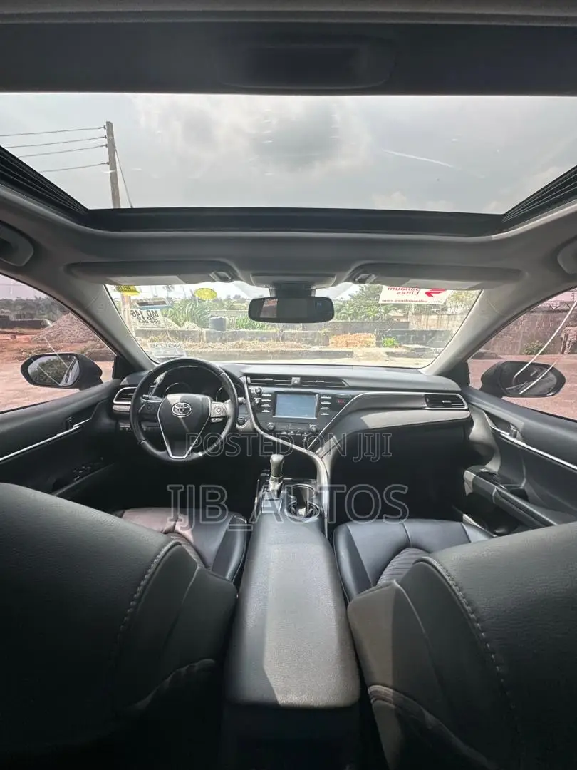 Toyota Camry SE FWD (2.5L 4cyl 8AM) 2018 Gray