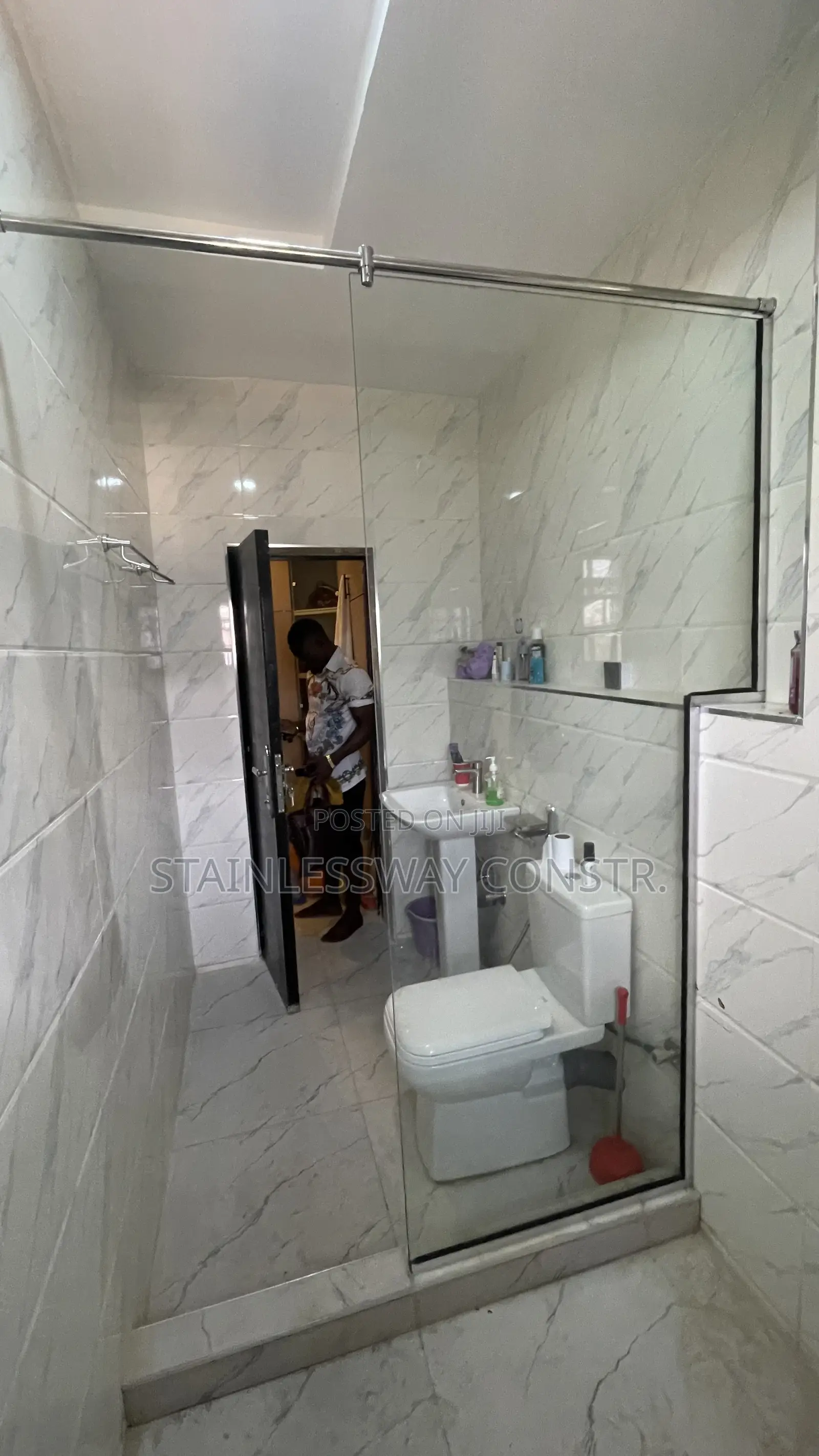 Plain Shower Glass Bathroom Divider