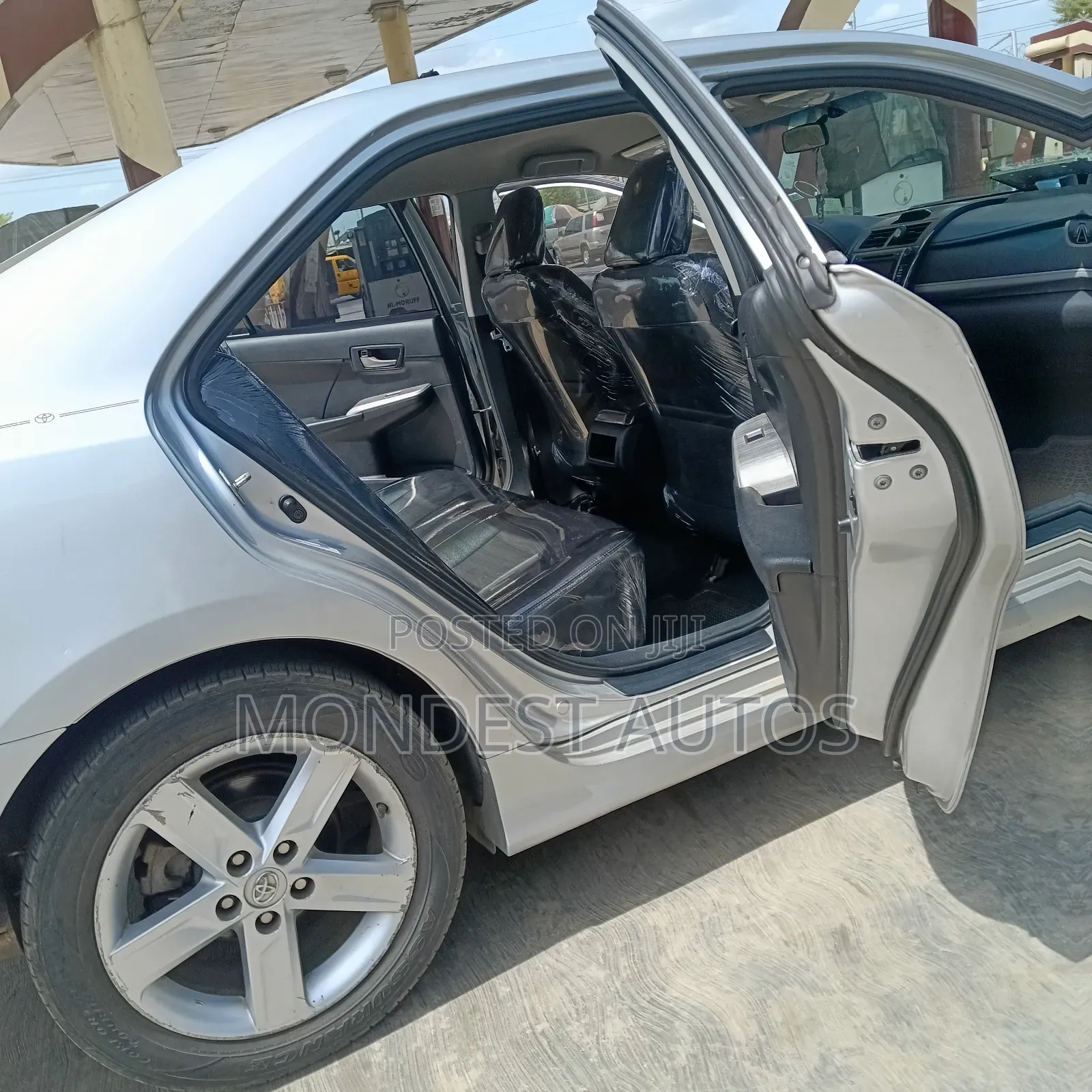Toyota Camry SE Sport 4dr Sedan (2.5L 4cyl 6A) 2014 Silver