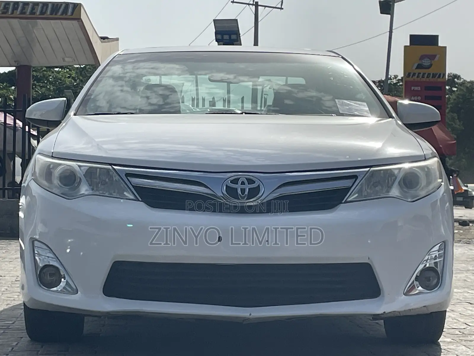 Toyota Camry XLE 4dr Sedan (2.5L 4cyl 6A) 2014 White