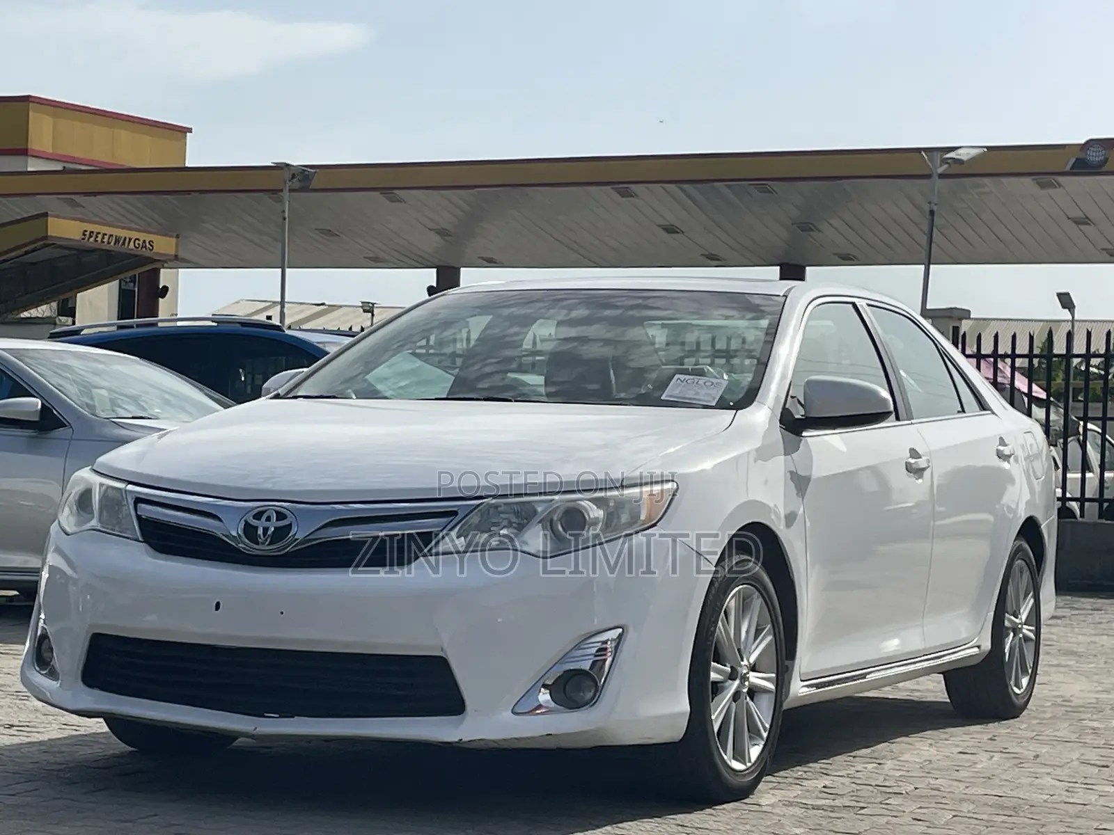 Toyota Camry XLE 4dr Sedan (2.5L 4cyl 6A) 2014 White