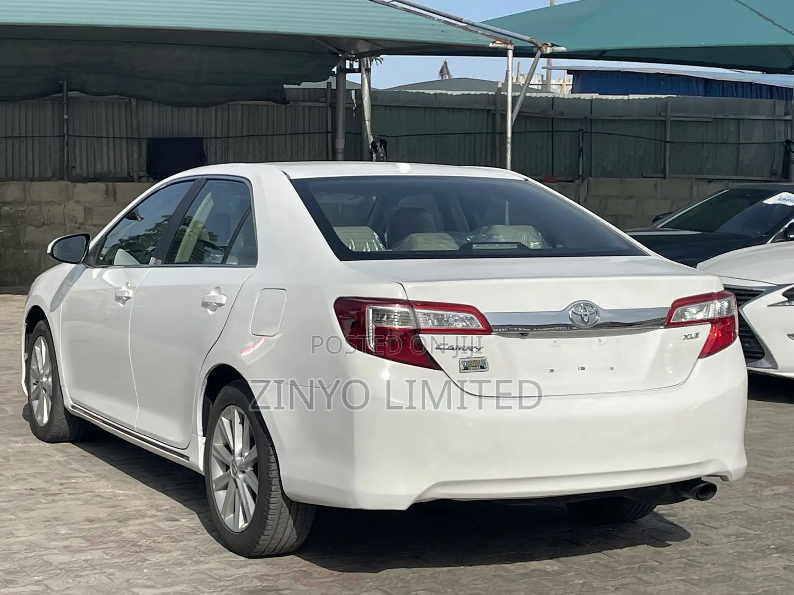 Toyota Camry XLE 4dr Sedan (2.5L 4cyl 6A) 2014 White