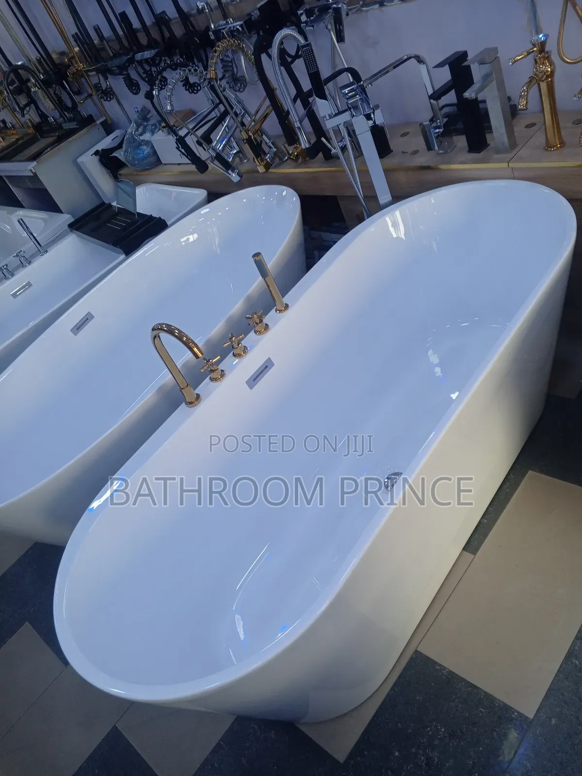 Luxury White Acrylic Bathtub With Gold Mixer Tap
