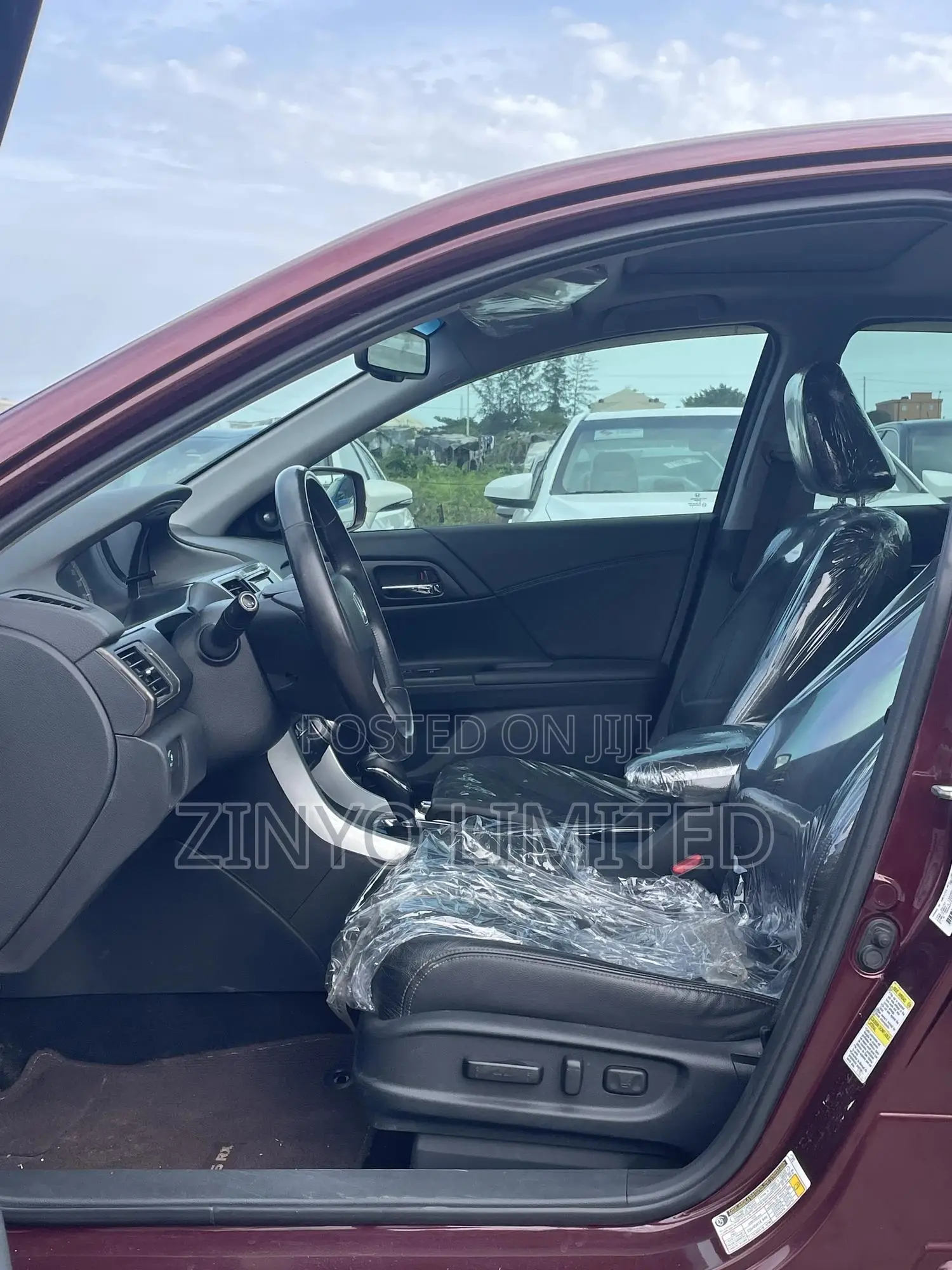 Honda Accord Touring 4dr Sedan FWD (3.5L 6cyl 6A) 2013