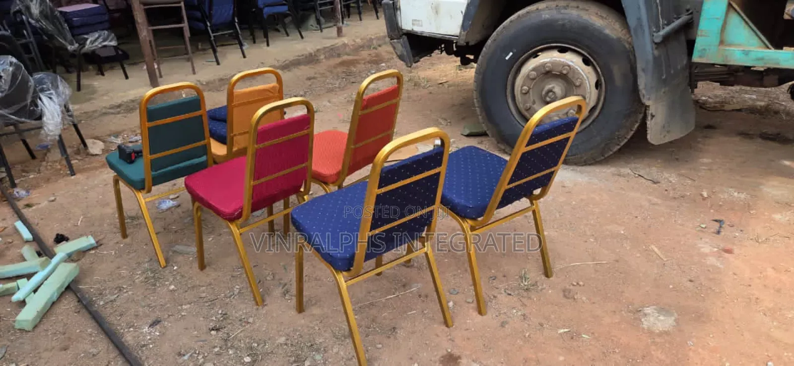 Different Colours Banquet Chairs With Large Seats