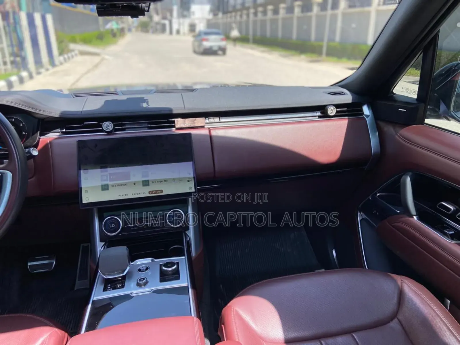 Land Rover Range Rover SE 2024 Black