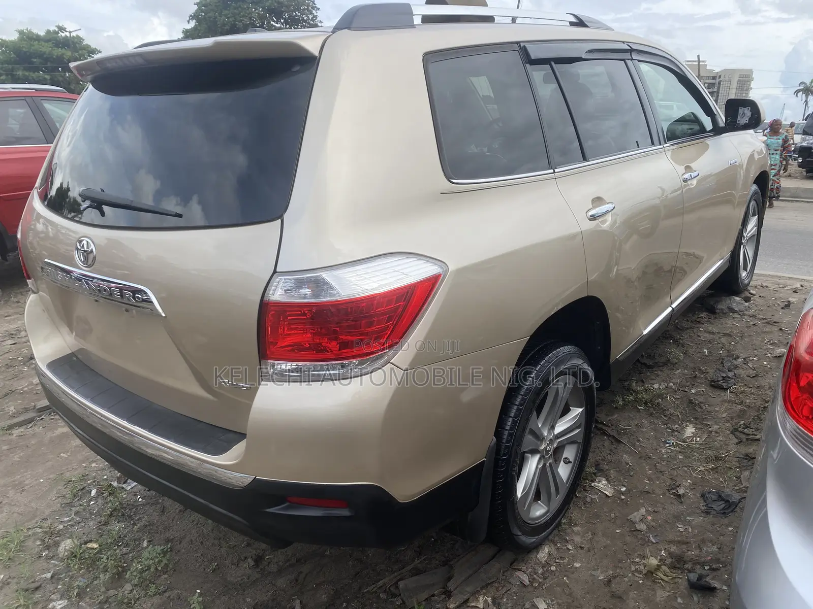 Toyota Highlander Limited 2012 Gold