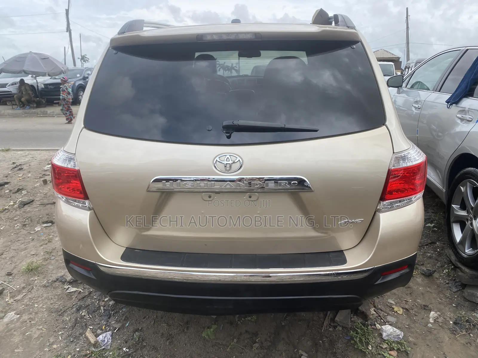 Toyota Highlander Limited 2012 Gold