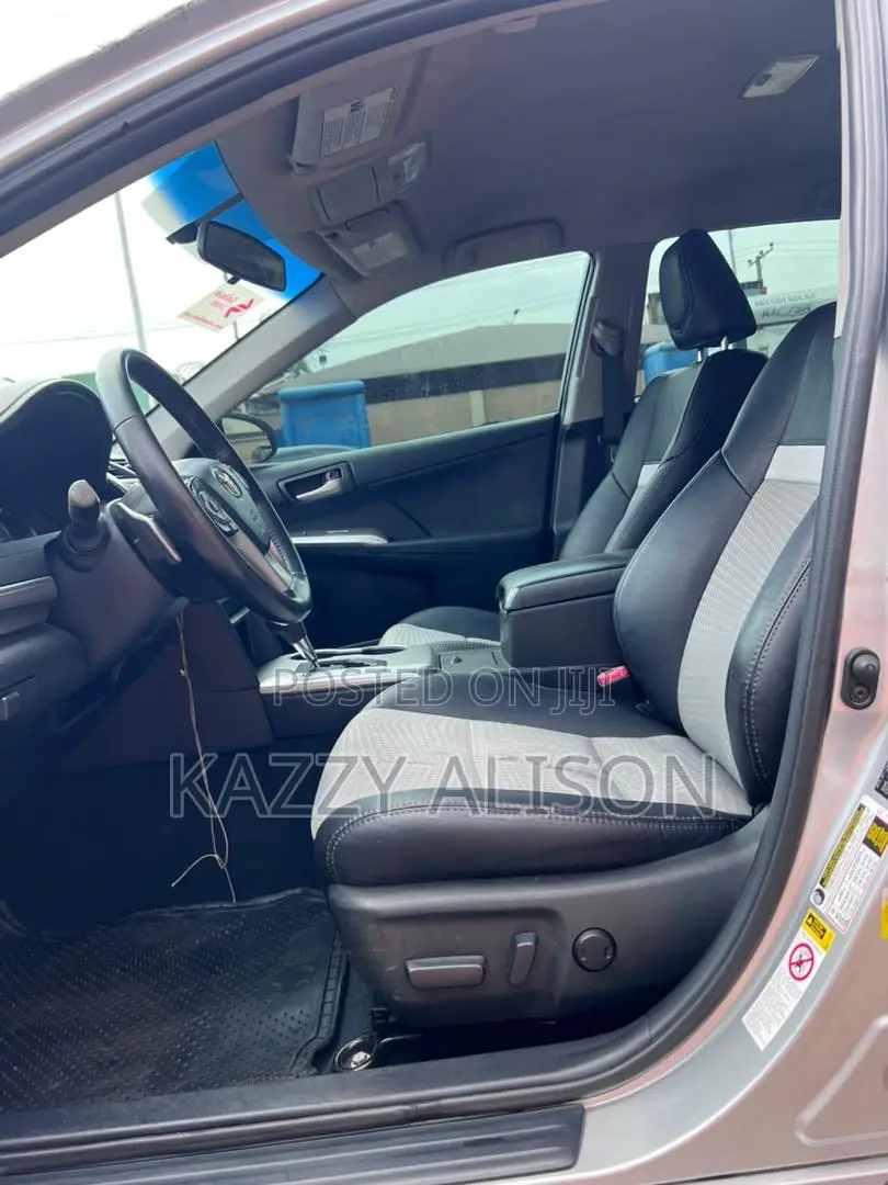 Toyota Camry SE 4dr Sedan (2.5L 4cyl 6A) 2013 Silver