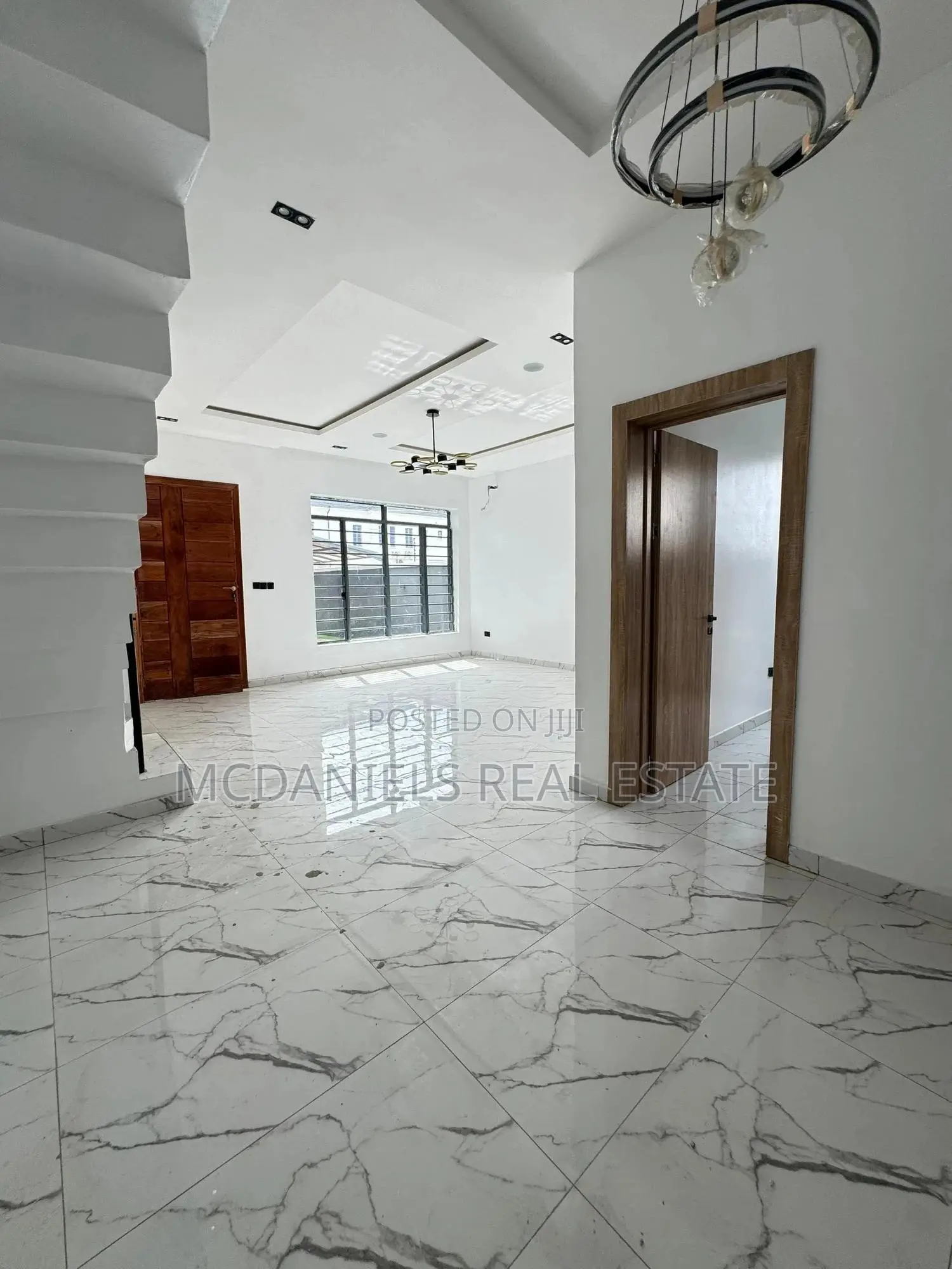 4bdrm Duplex in Chevron for sale