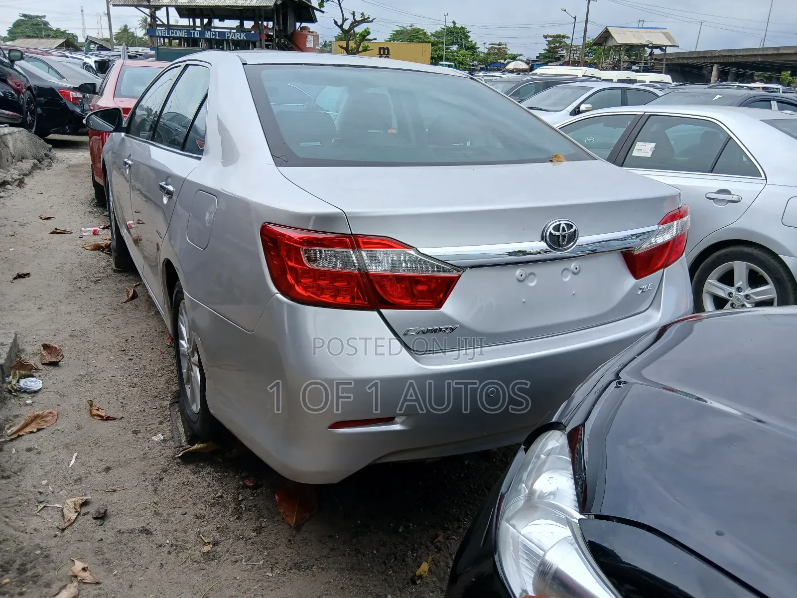 Toyota Camry XLE 4dr Sedan (2.5L 4cyl 6A) 2012 Silver