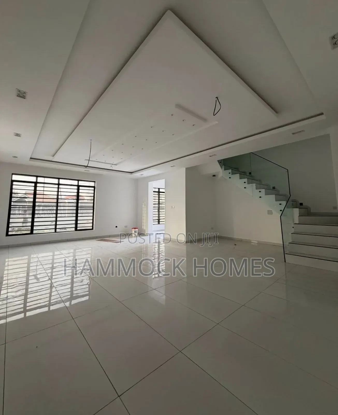 5bdrm Penthouse in Agodi Gra for sale