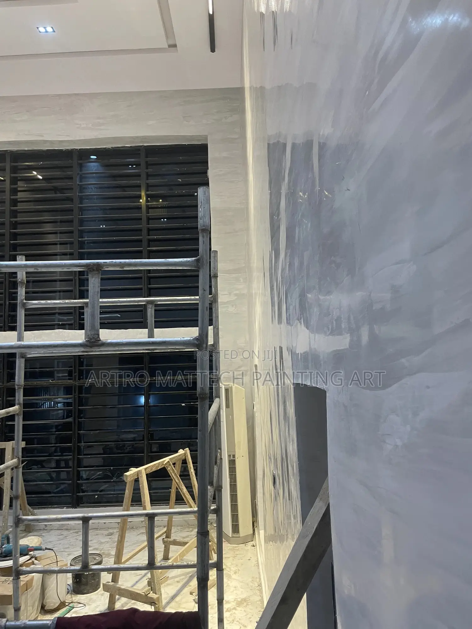 Decorative Glassy Stucco Application for Interior Walls