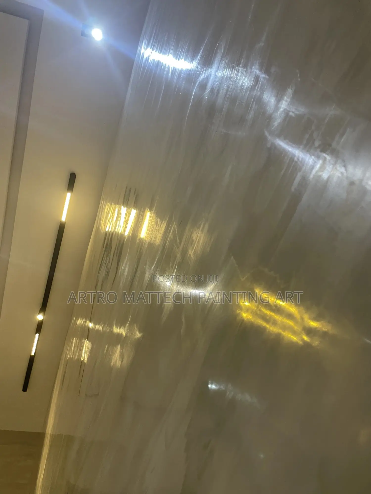 Decorative Glassy Stucco Application for Interior Walls