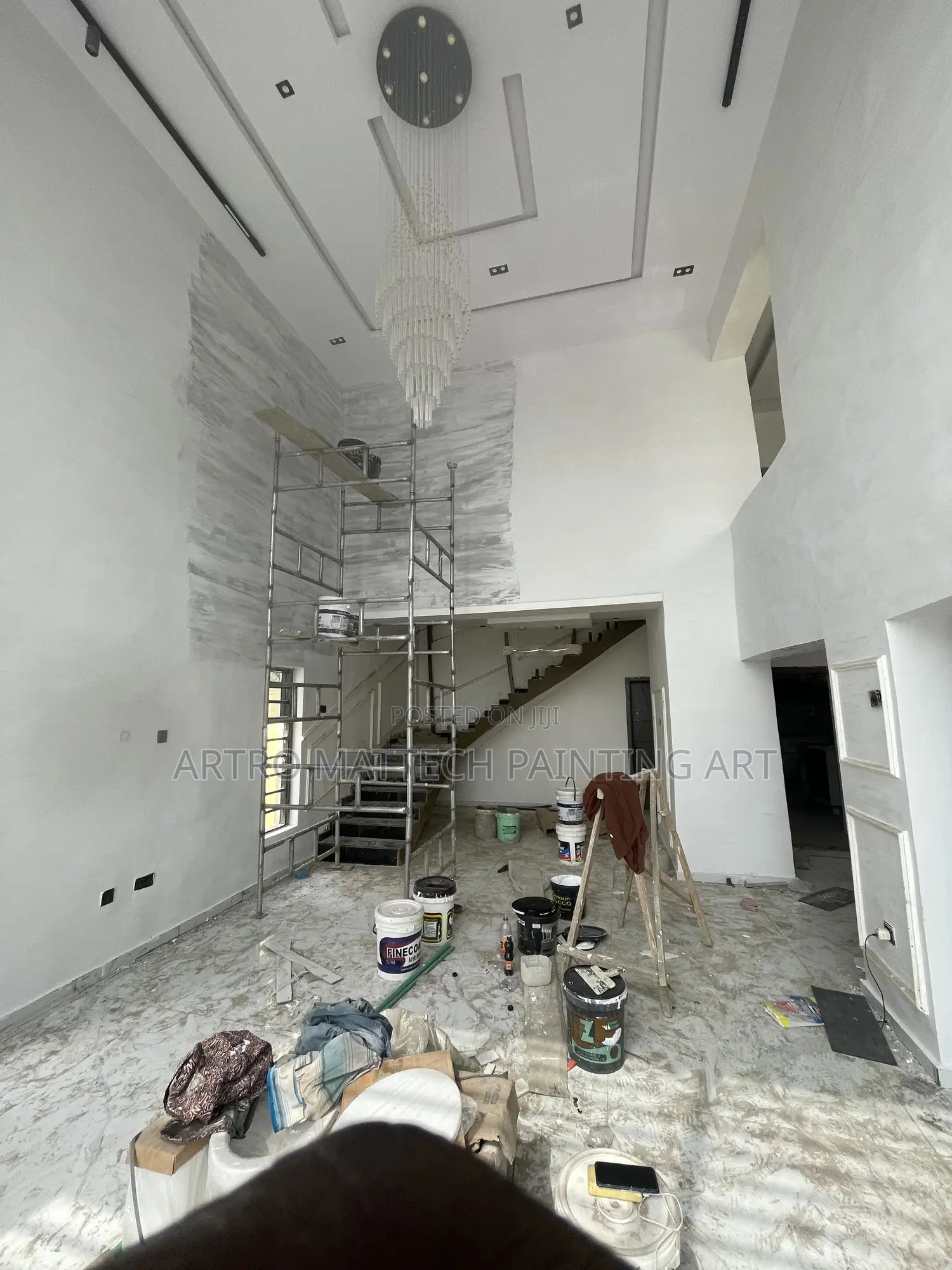 Decorative Glassy Stucco Application for Interior Walls