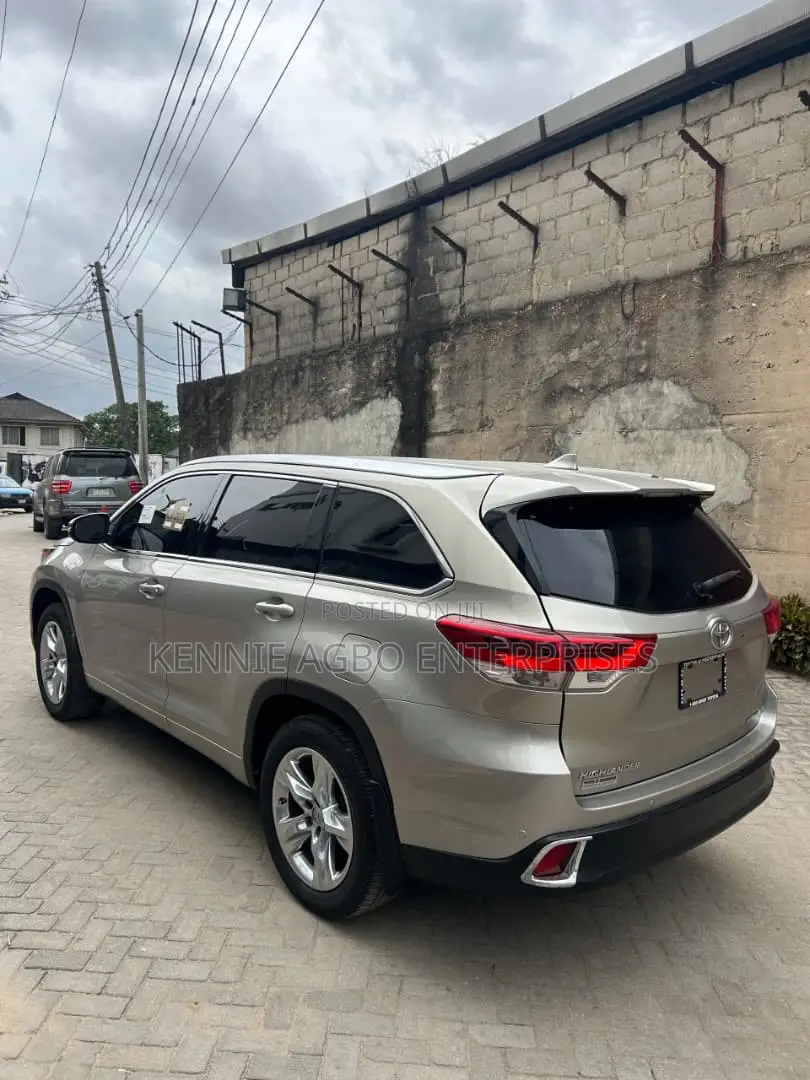 Toyota Highlander Limited 4dr SUV AWD (3.5L 6cyl 6A) 2015 Gold