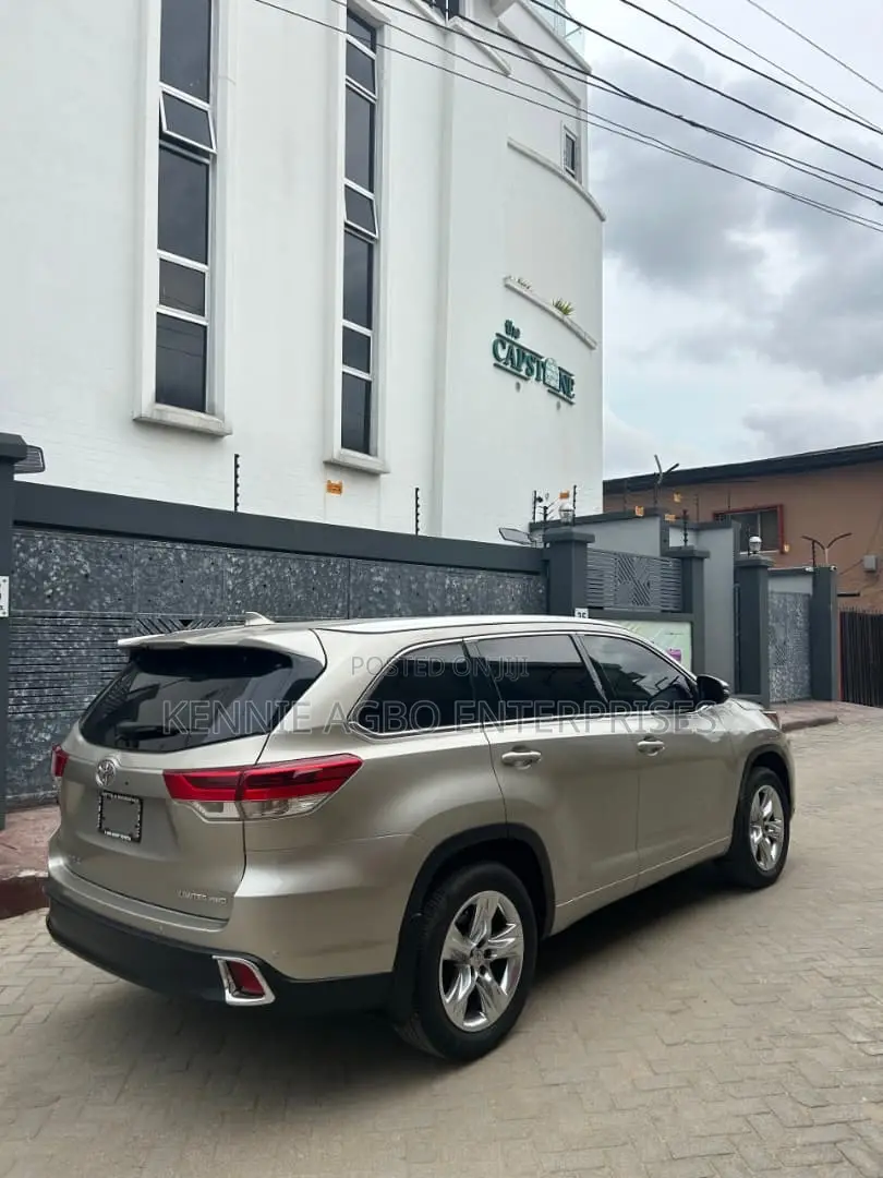 Toyota Highlander Limited 4dr SUV AWD (3.5L 6cyl 6A) 2015 Gold