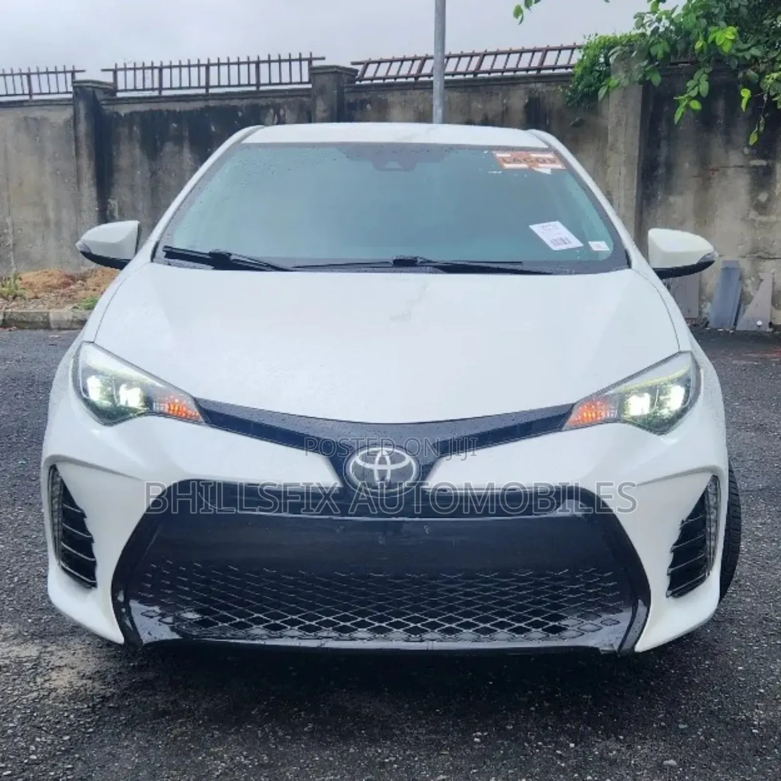 Toyota Corolla SE Special Edition 4dr Sedan (1.8L 4cyl CVT) 2017 White