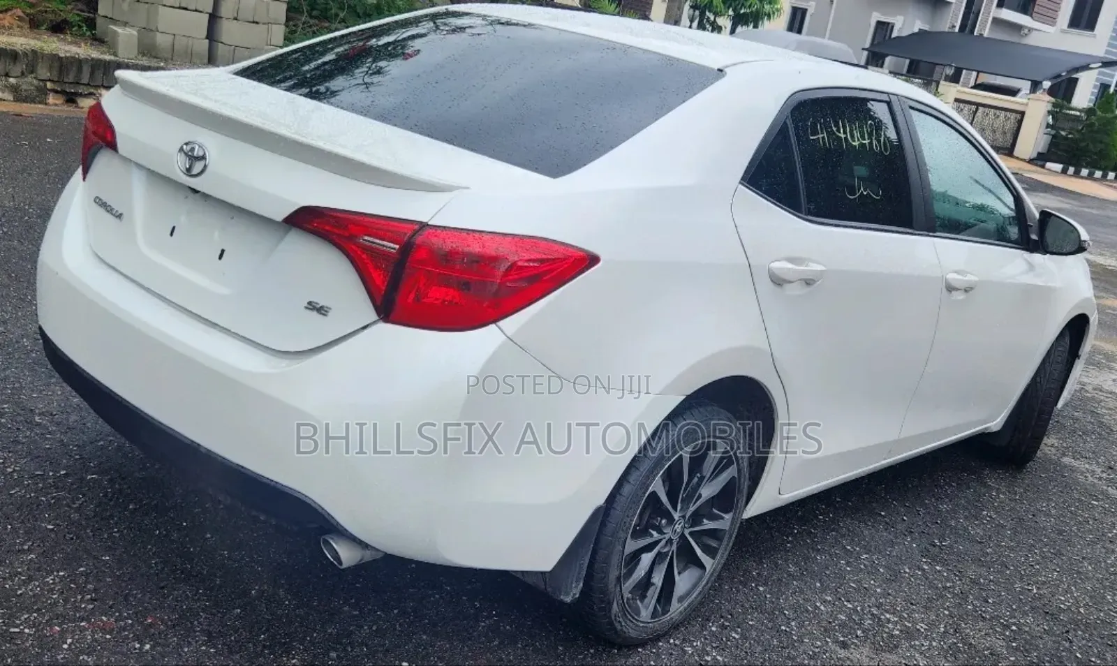 Toyota Corolla SE Special Edition 4dr Sedan (1.8L 4cyl CVT) 2017 White