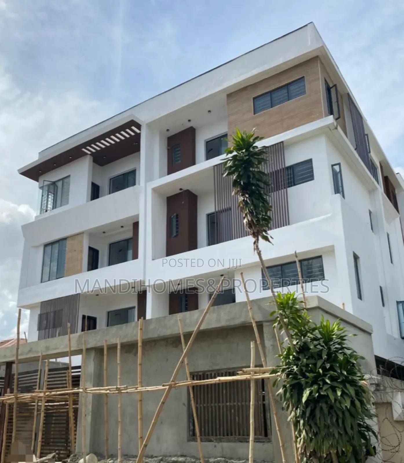 3bdrm Apartment in Agungi for sale