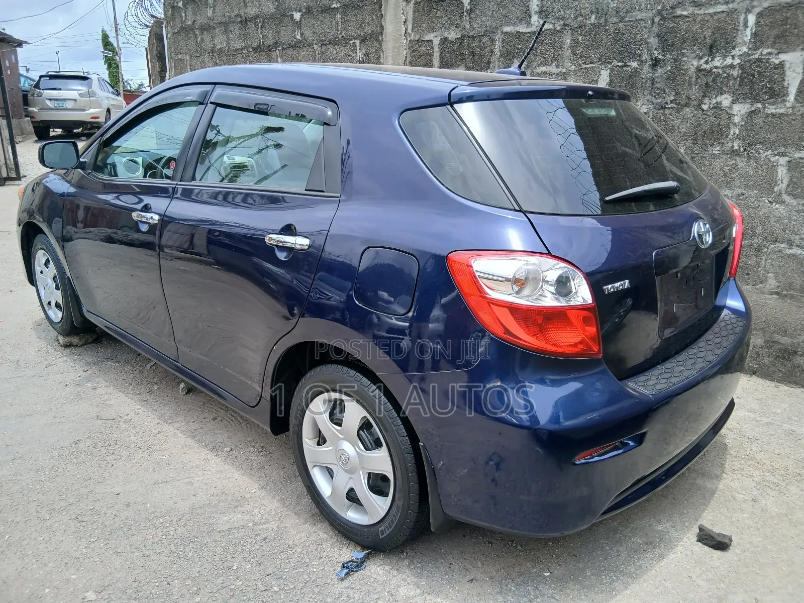 Toyota Matrix Hatchback FWD (1.8L 4cyl 5M) 2010 Blue