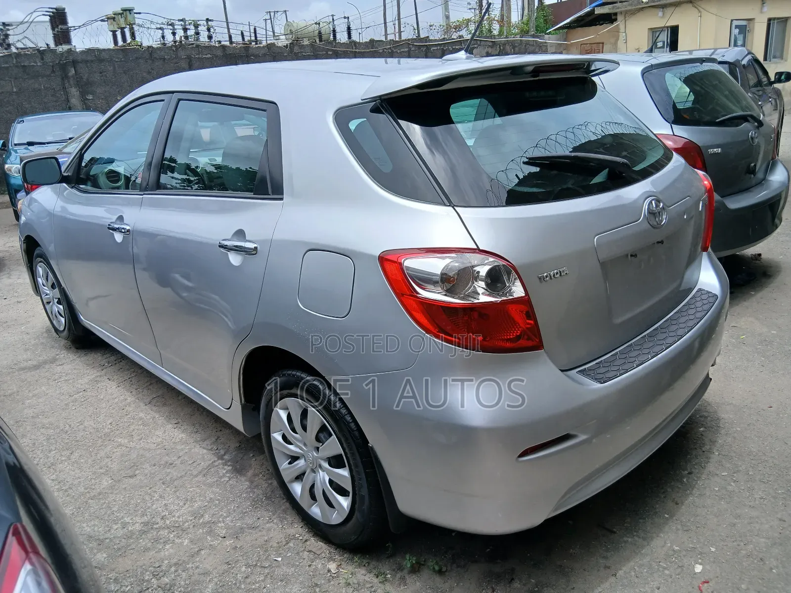 Toyota Matrix S Hatchback FWD (2.4L 4cyl 5A) 2010 Silver