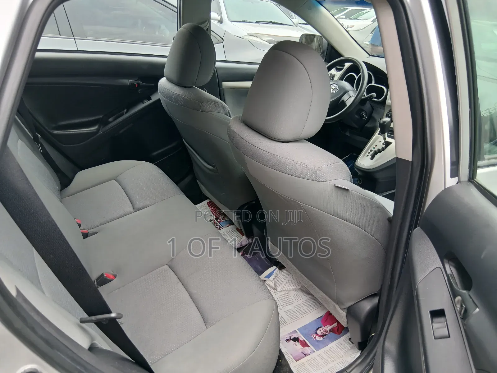 Toyota Matrix S Hatchback FWD (2.4L 4cyl 5A) 2010 Silver