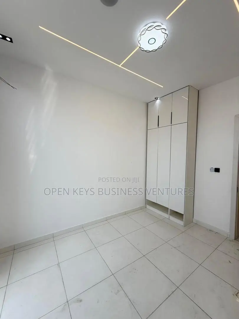 4bdrm Duplex in Ikota for sale