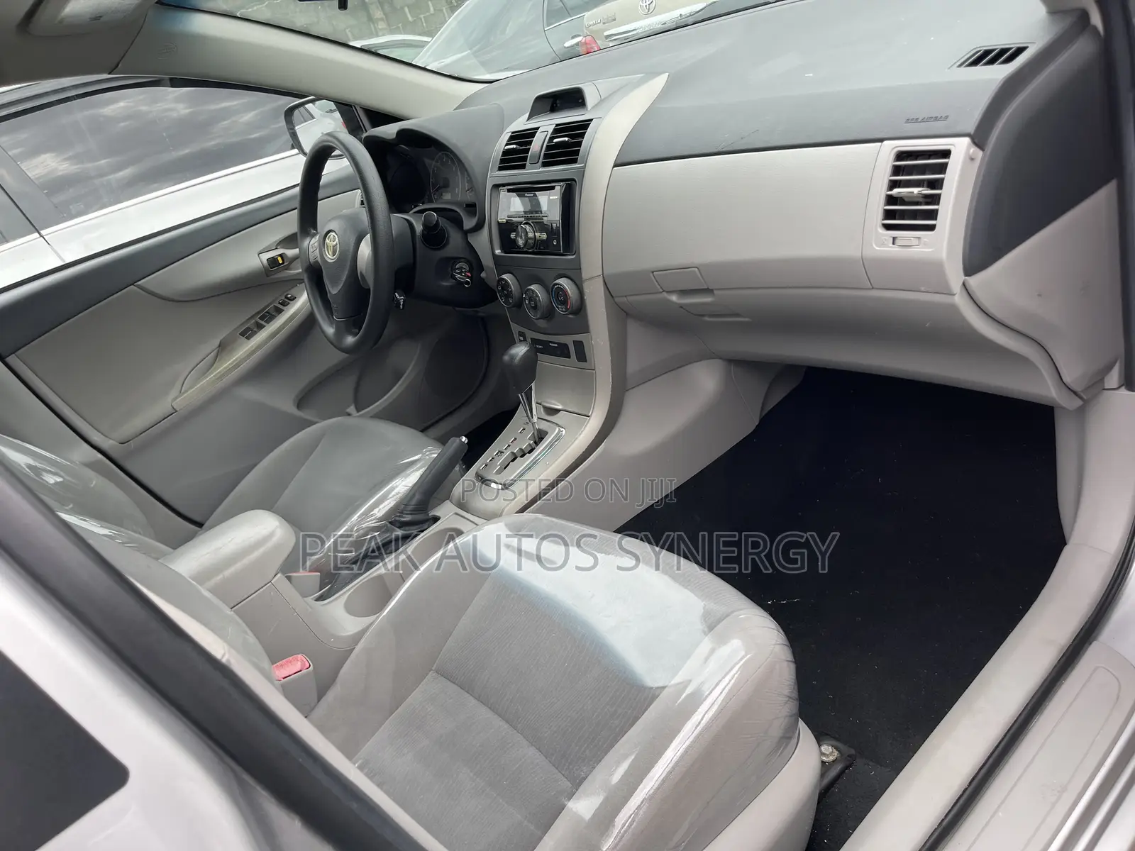 Toyota Corolla LE 4dr Sedan (1.8L 4cyl 4A) 2013 Silver