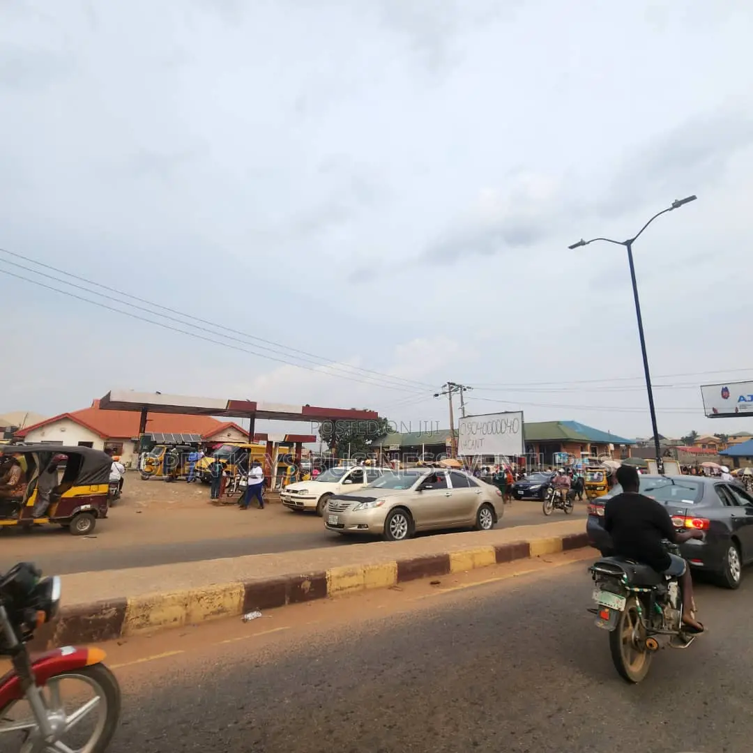 4bdrm Bungalow in Yawiri, Akobo-Ojurin for sale