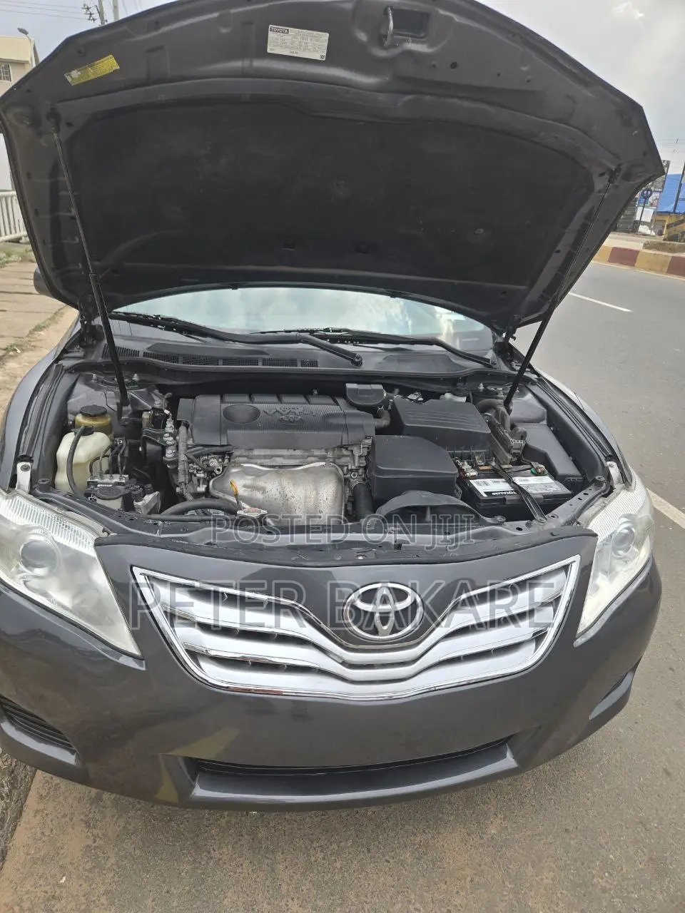 Toyota Camry LE 4dr Sedan (2.5L 4cyl 6A) 2011 Gray