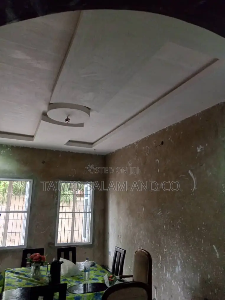 3bdrm Duplex in Alalubosa for sale