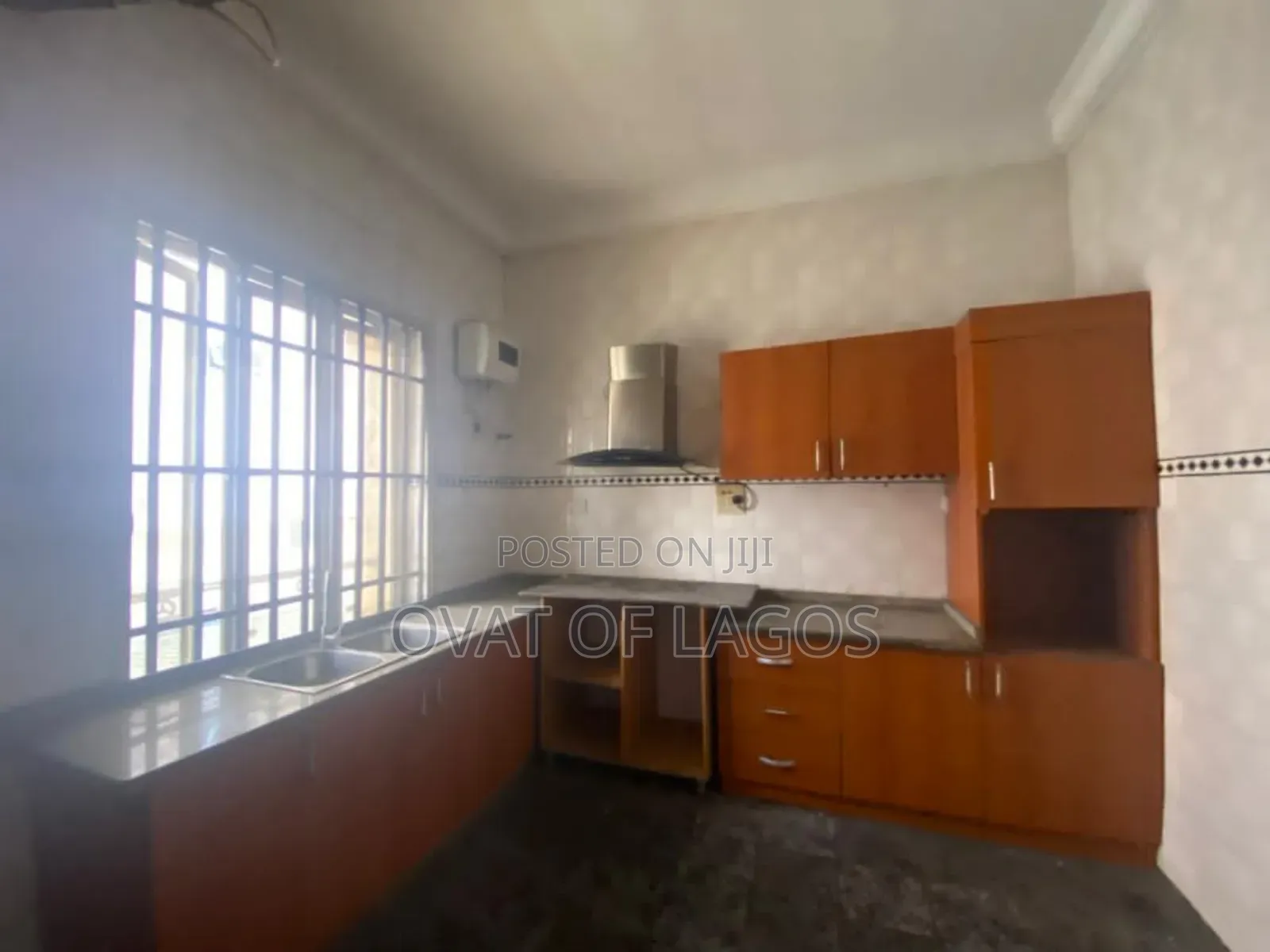 3bdrm Apartment in Chevron for rent