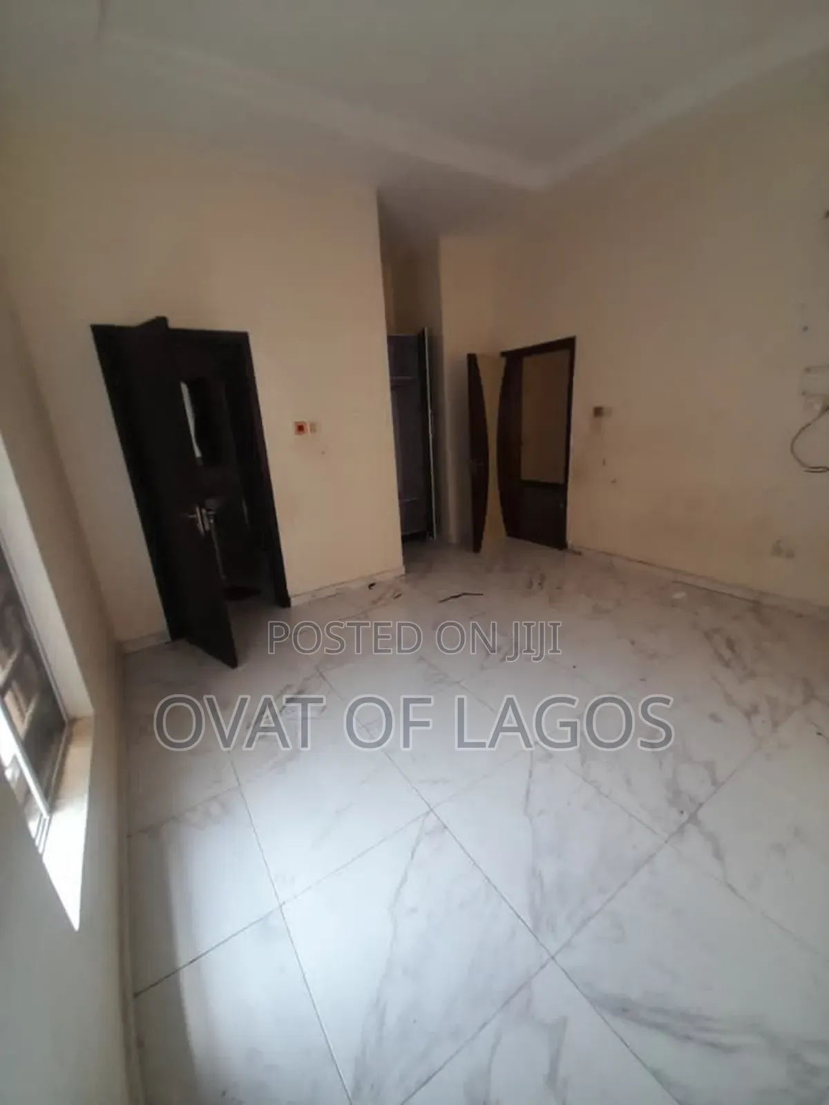 5bdrm Duplex in Chevron Drive for rent