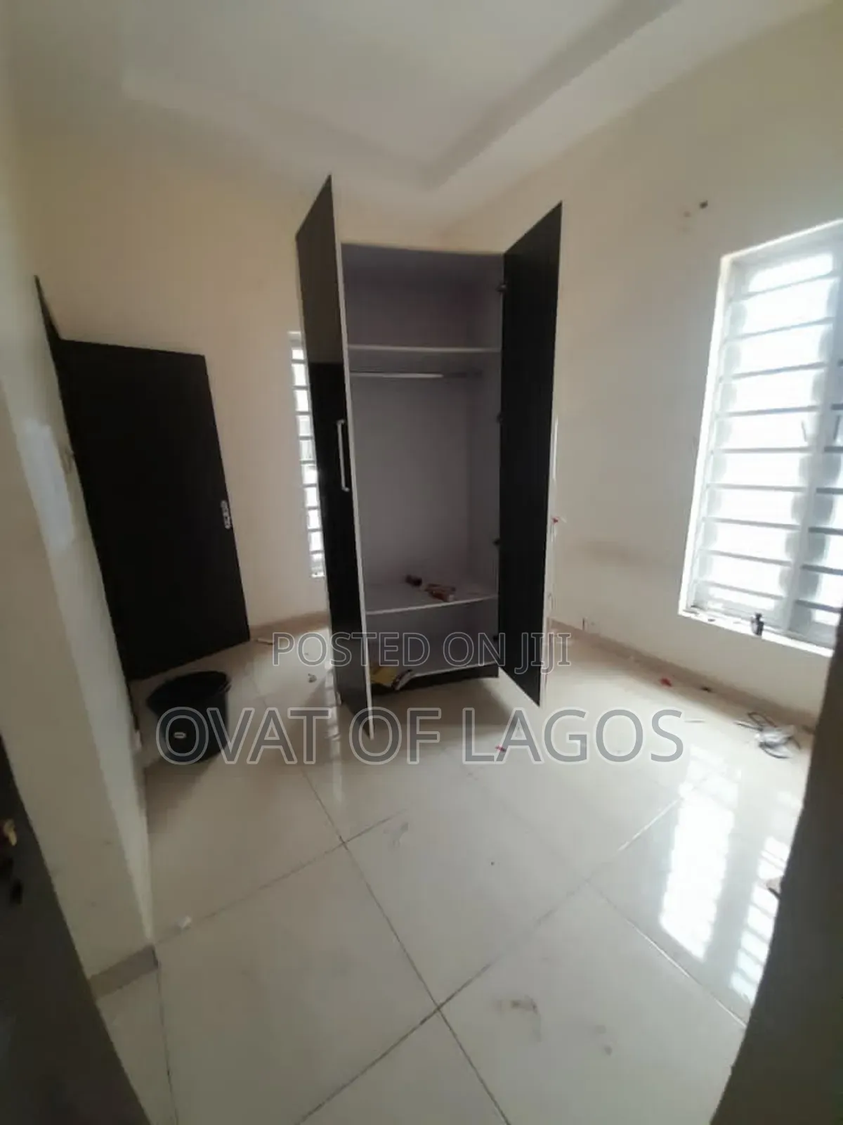 5bdrm Duplex in Chevron Drive for rent